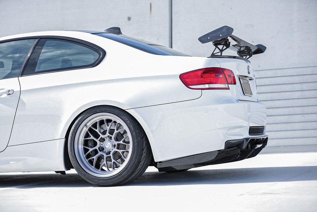 BMW E9X M3 VARIS STYLE CARBON FIBER DIFFUSER UNDERTRAY WITH FINS