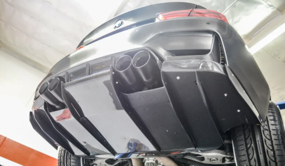 BMW F8X M3 M4 VARIS STYLE CARBON FIBER DIFFUSER UNDERTRAY WITH FINS